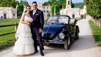 A vintage car for your wedding